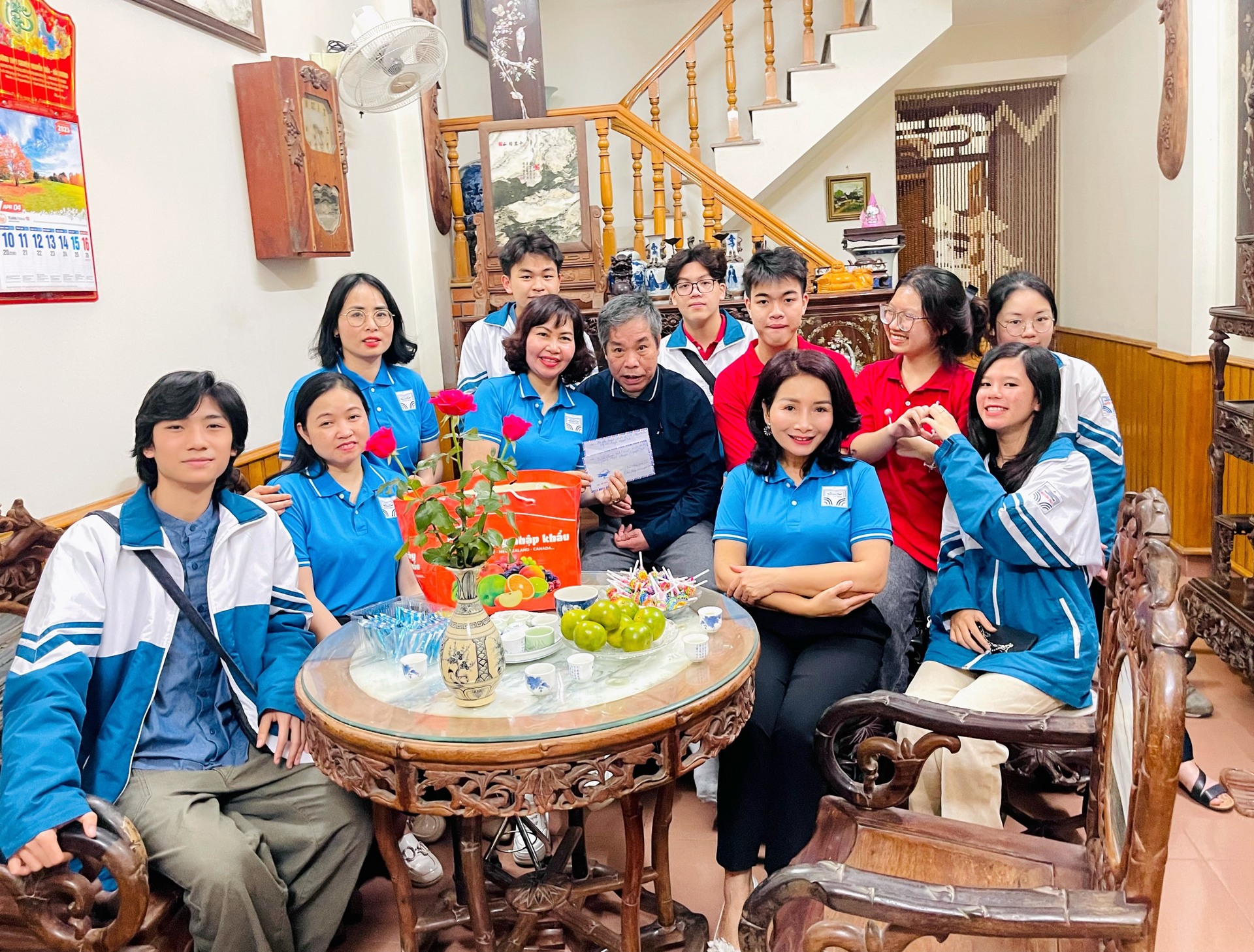 Ấm áp tình thầy trò chuyên Nguyễn Trãi